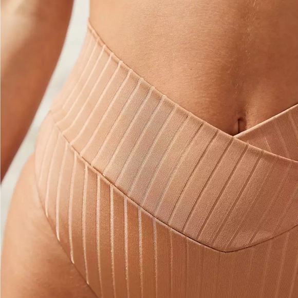 NEW - Aerie Ribbed Shine Tie Back Scoop Top & Cross Over Bottom - Picture 2 of 7